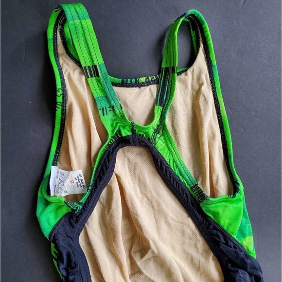 Nike one Piece Swimsuit - Picture 6 of 8